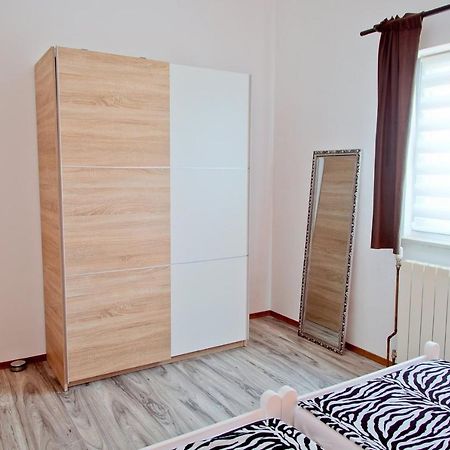Apartmans Dina And Hana Radeki Polje 50 Διαμέρισμα Loborika Εξωτερικό φωτογραφία