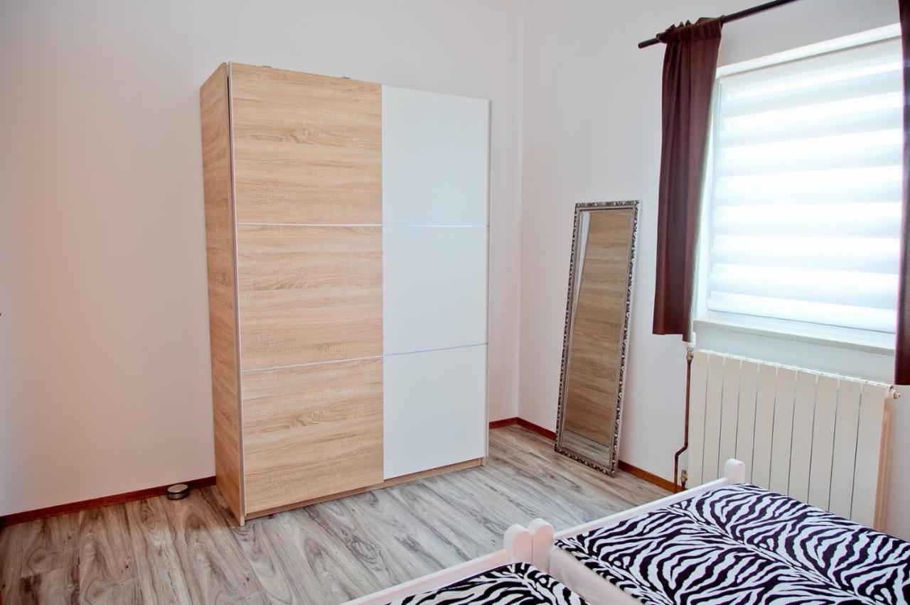 Apartmans Dina And Hana Radeki Polje 50 Διαμέρισμα Loborika Εξωτερικό φωτογραφία