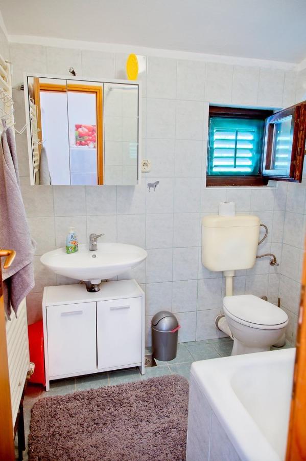 Apartmans Dina And Hana Radeki Polje 50 Διαμέρισμα Loborika Εξωτερικό φωτογραφία