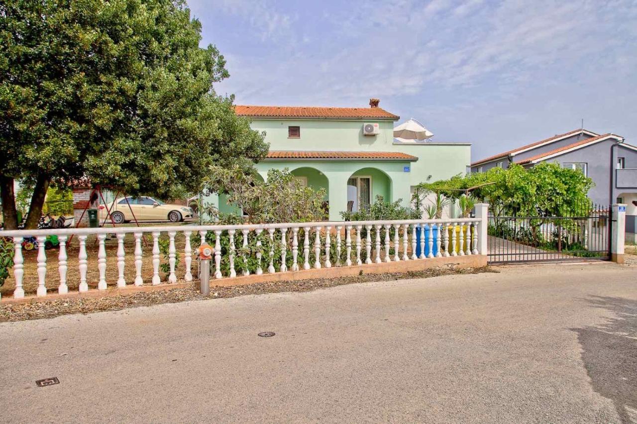 Apartmans Dina And Hana Radeki Polje 50 Διαμέρισμα Loborika Εξωτερικό φωτογραφία