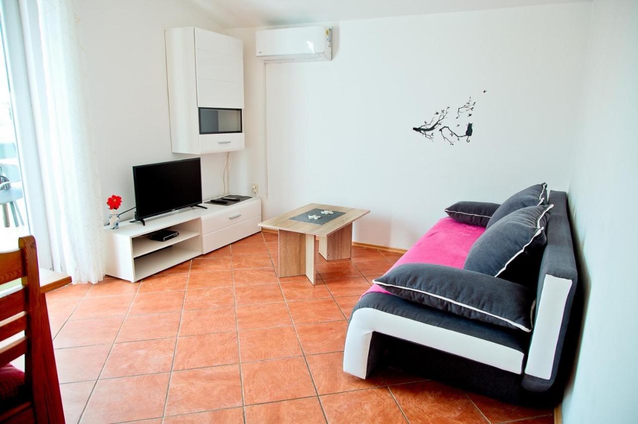 Apartmans Dina And Hana Radeki Polje 50 Διαμέρισμα Loborika Εξωτερικό φωτογραφία