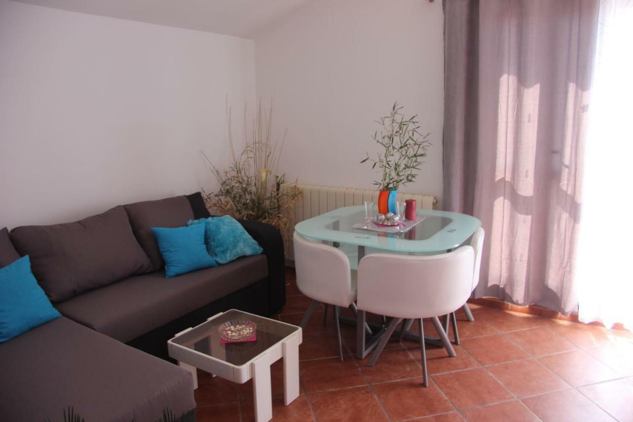 Apartmans Dina And Hana Radeki Polje 50 Διαμέρισμα Loborika Εξωτερικό φωτογραφία